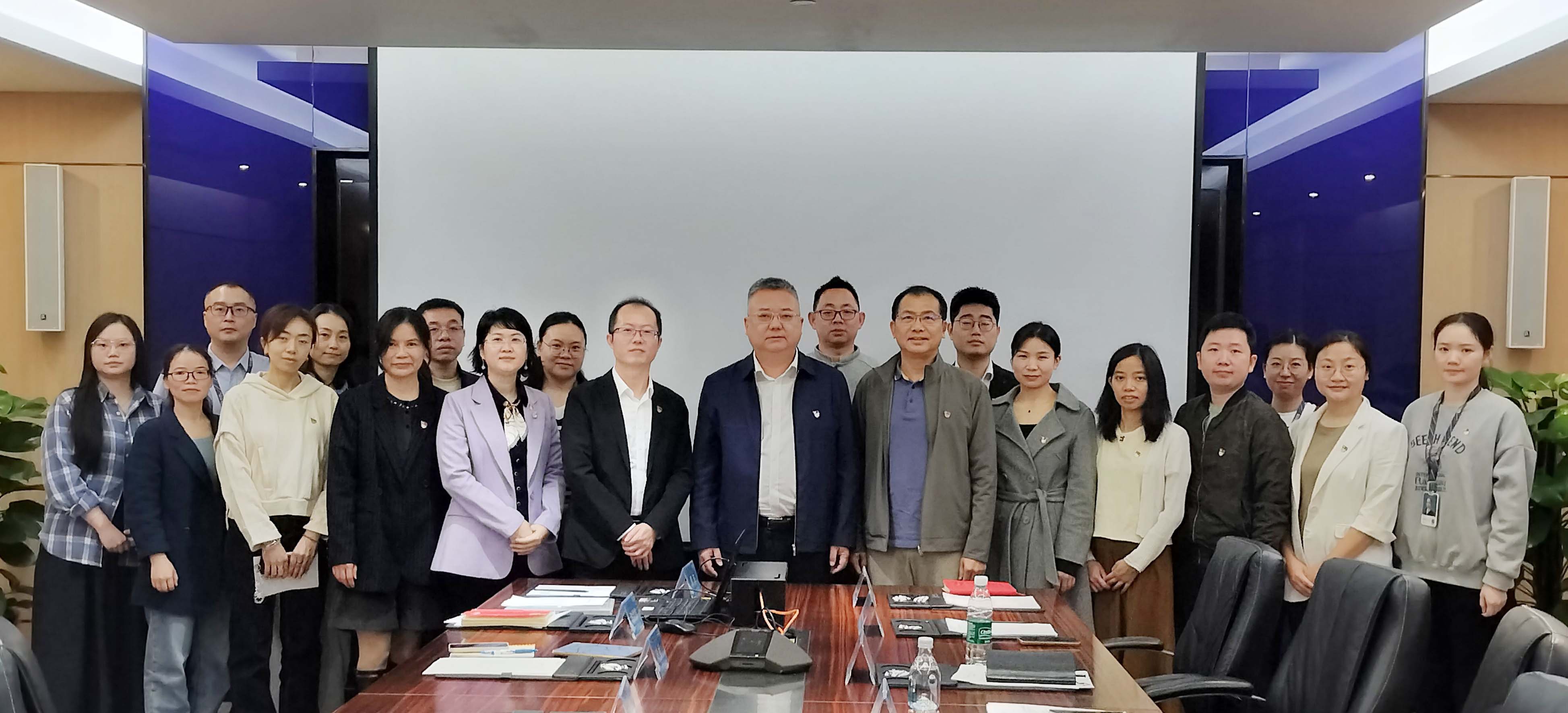 李程任深圳市jinnianhui今年会供应链股份有限公司党委书记，钟志华任党委副书记、纪委书记